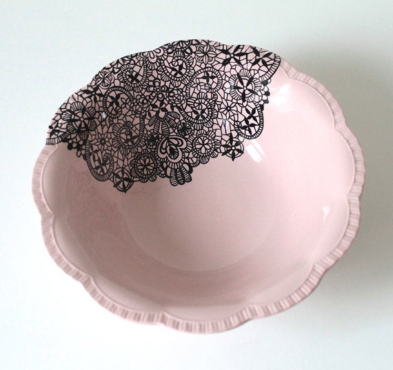 Lace serving dish