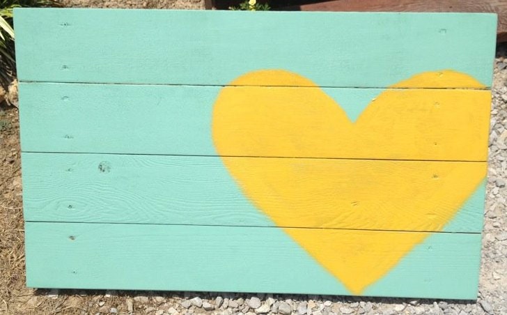 green yellow heart pallet wood headboard photo prop photography art photo booth