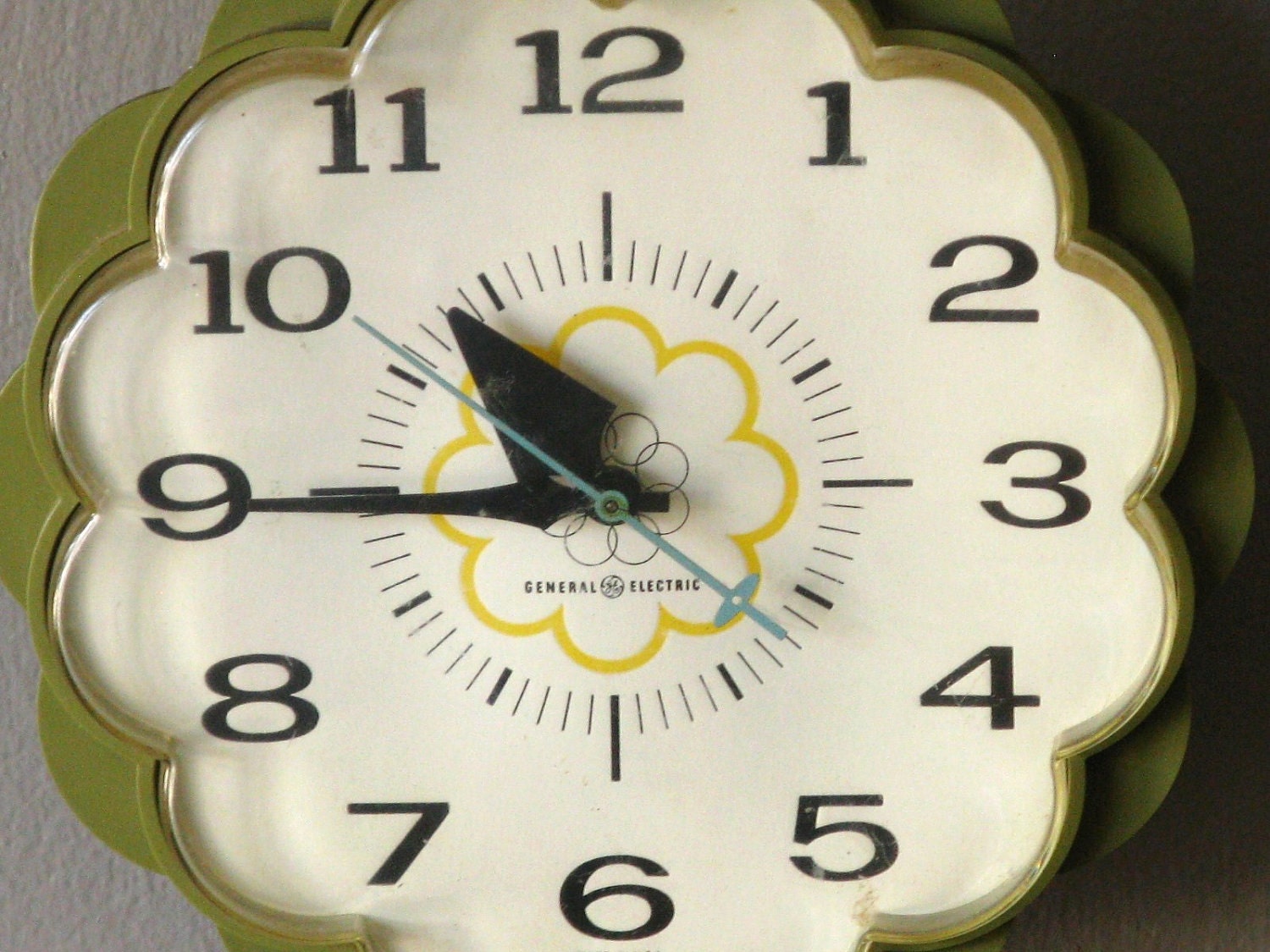 Mid Century General Electric Wall Clock Kitchen Mod Flower
