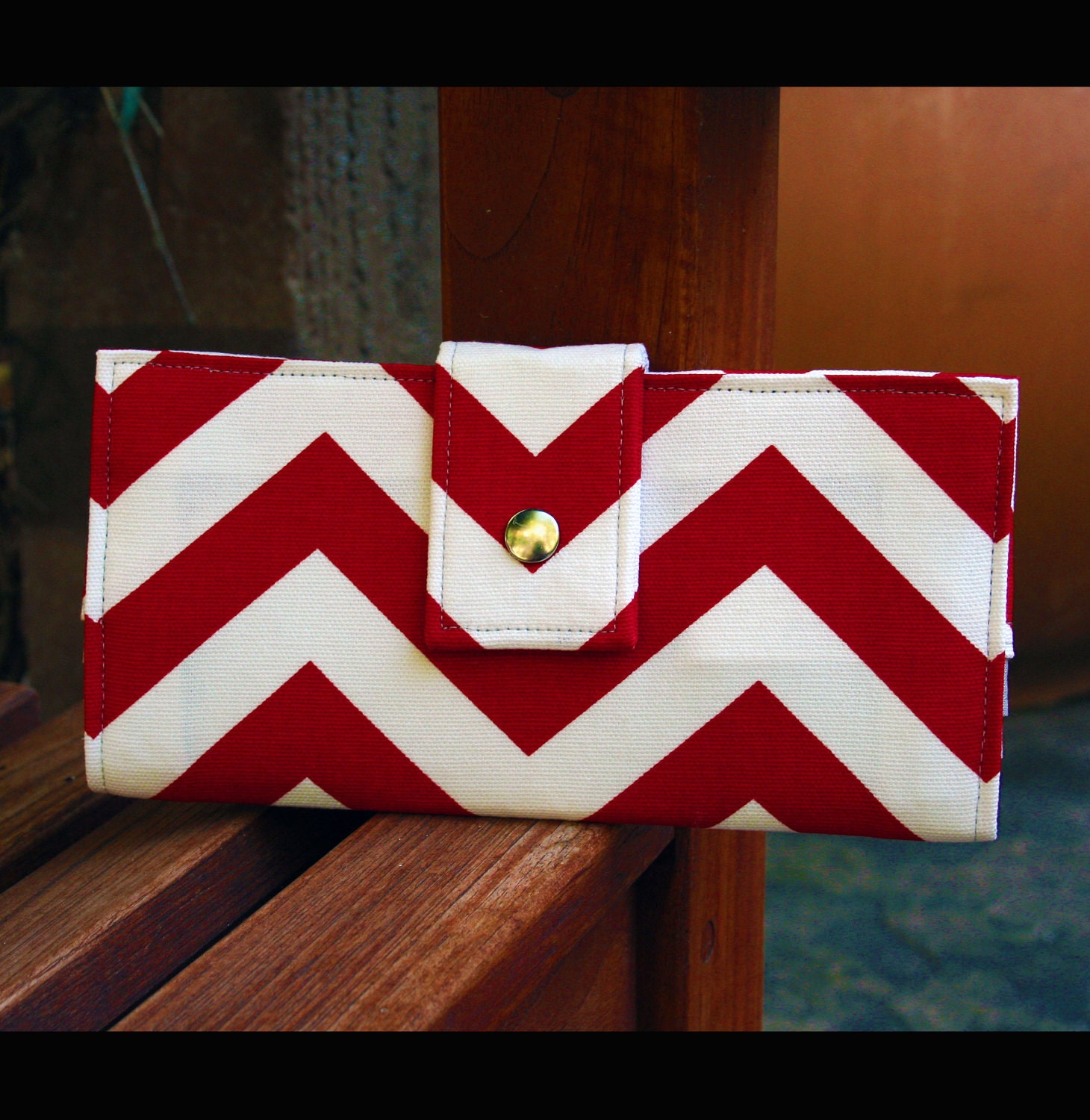 chevron wallet red and white