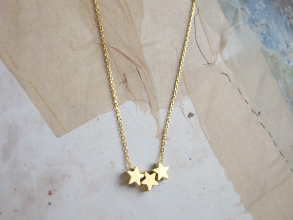trio star necklace in gold