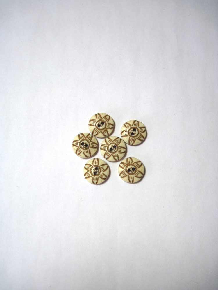 Vintage carved flower buttons