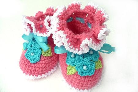 Baby Girl pink crochet Baby Booties - spring fashion  blue flowers