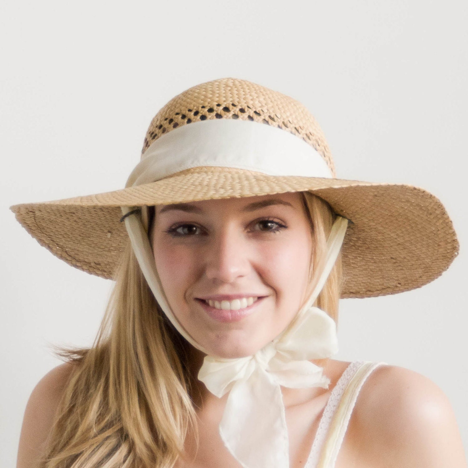 Vintage 1960s Straw Gardening Sun Hat with Ribbon Tie