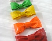 Set of 5, 2' Duct tape hair bows.  Backed with an alligator clip.  Your choice of color/pattern.
