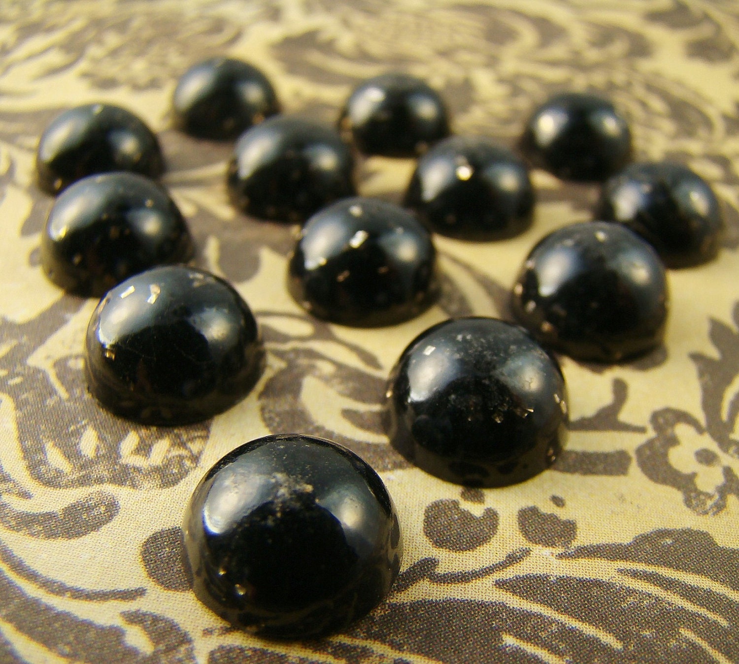 Vintage Cabochons Onyx Black Gold Flecks 11mm Round Lucite (6)