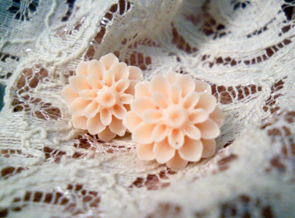 Light Peach Chrysanthemum Dahlia Cabochon Earrings