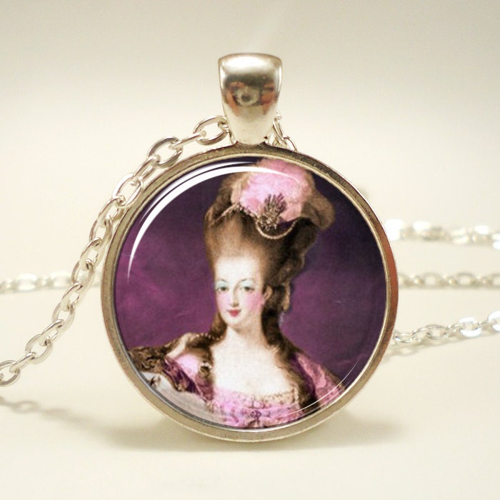 Marie Antoinette Necklace, Art Pendant Charm With Necklace Chain, Silver Plate (0346S1IN)