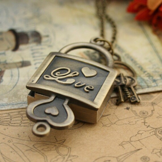 Vintage lock antique bronze pocket watch key  necklace - Steampunk style