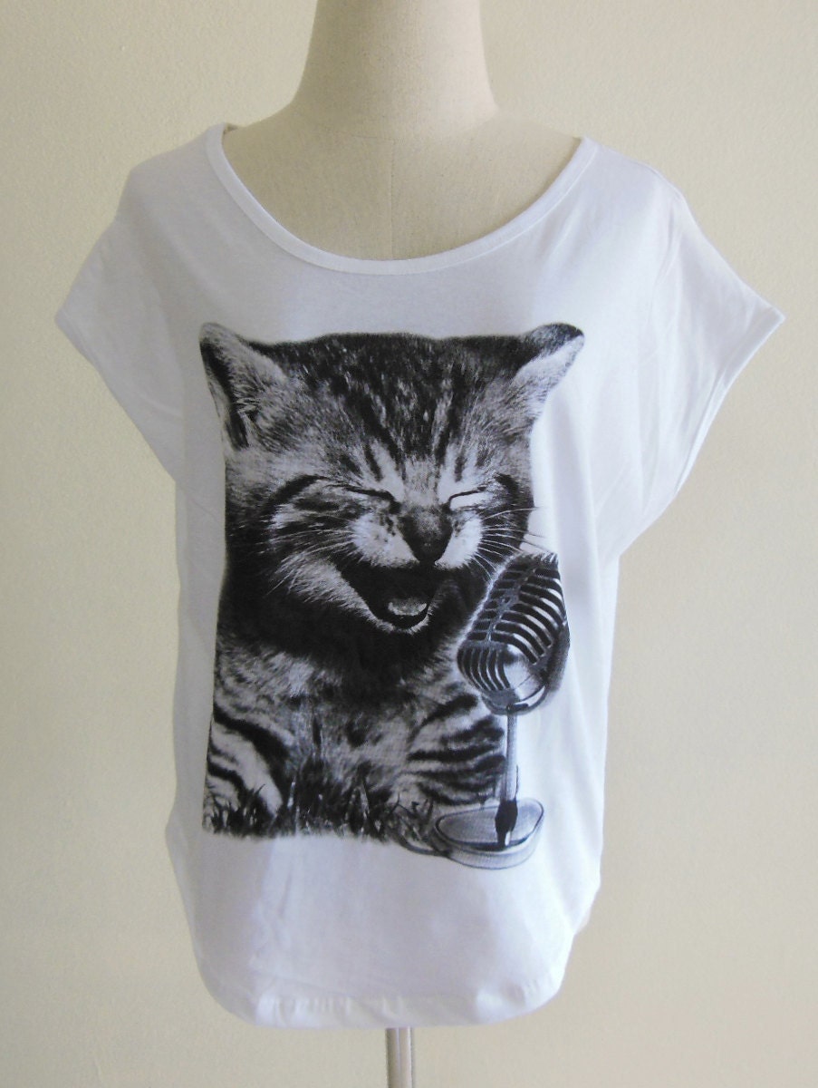 Cat Sing a Song Microphone Cute Animal Style Bat Sleeve Women Shirt White Short Sleeve Oversize Screen Print Size M
