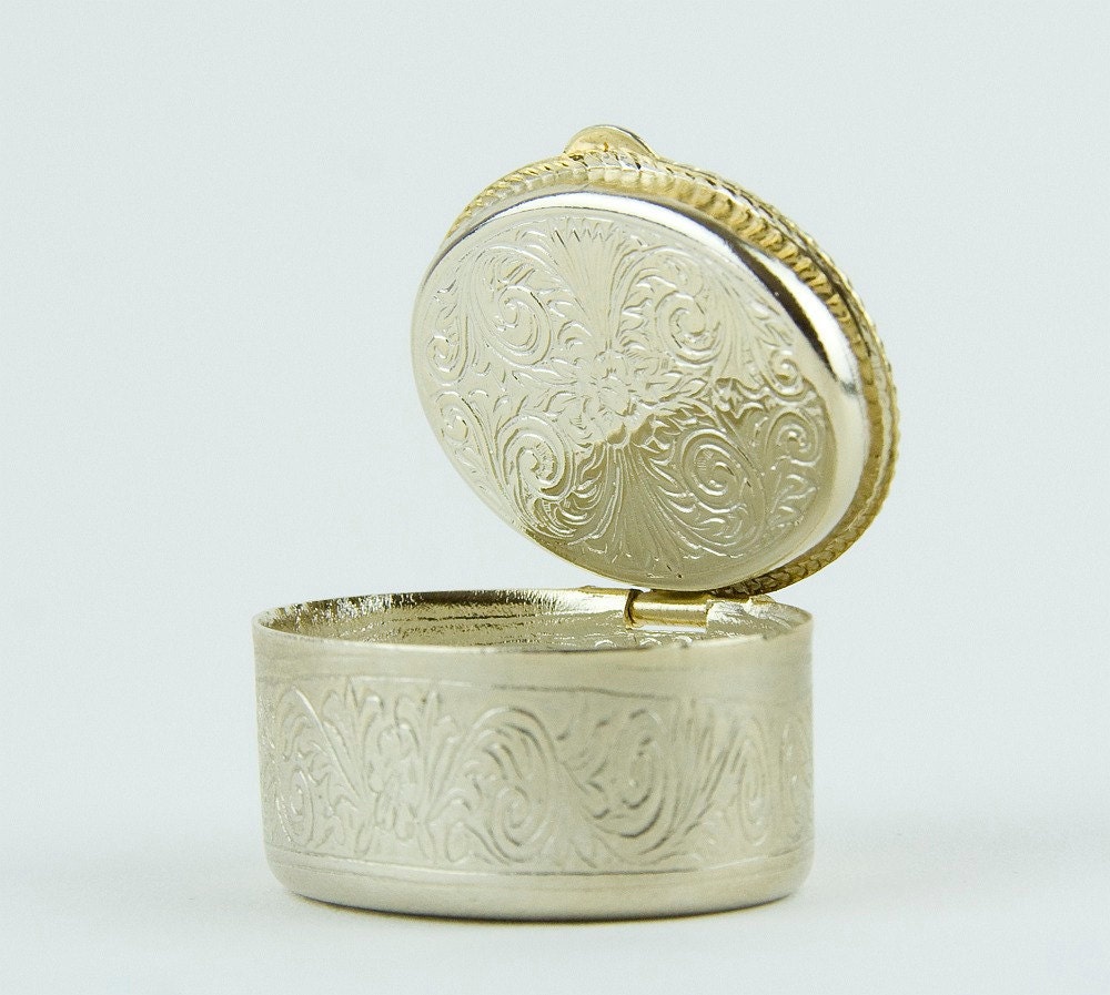 Vintage - Pill box with porcelain lid - Angel