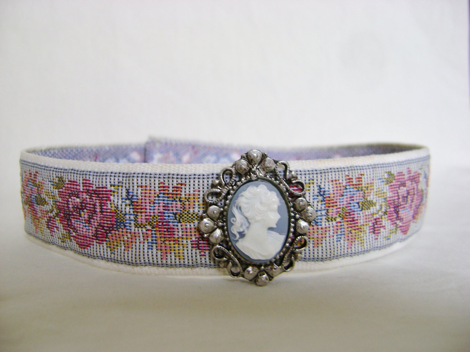 Vintage Cameo Choker - 1990s Embroidered Velcro Closure