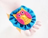 Hooty Hoot Owl Tootsies Handmade Baby Barefoot Sandals with Felt Egg on Cute Yo-Yo and Matching Embelishments One Pair