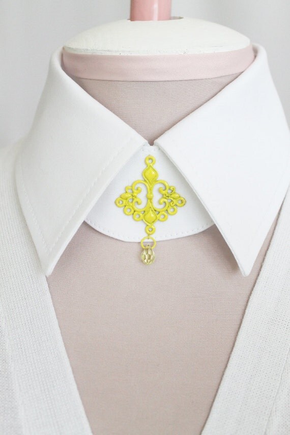 detachable collar white