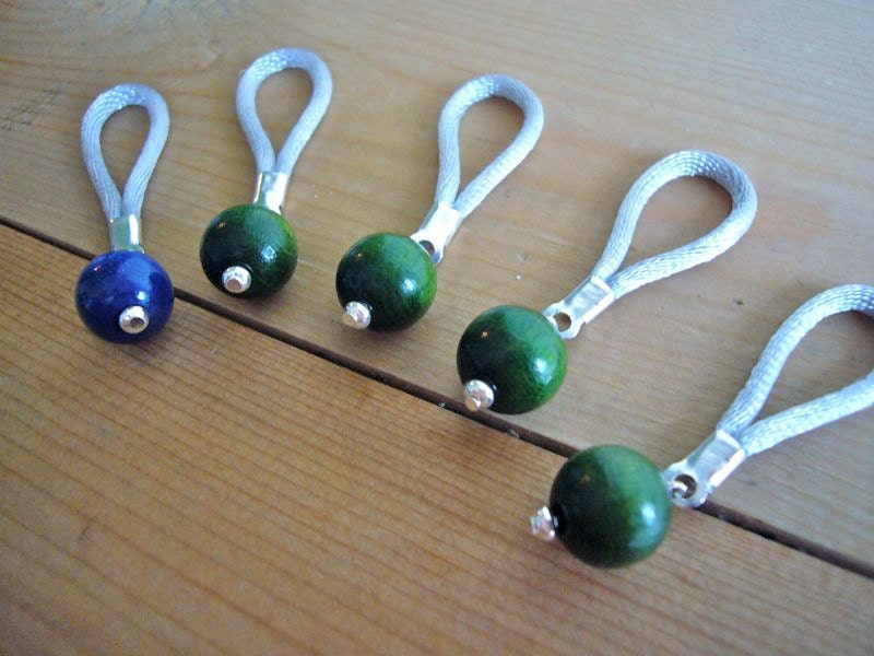 LARGE flexible knitting stitch markers - Set of 5 (Green/Blue)