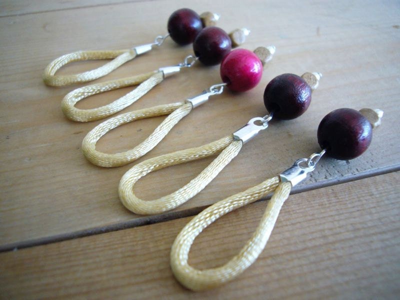 LARGE flexible knitting stitch markers - Set of 5 (Burgundy/Fuchsia/Beige)