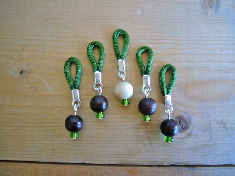 SMALL flexible knitting stitch markers - Set of 5 (Brown/Green)