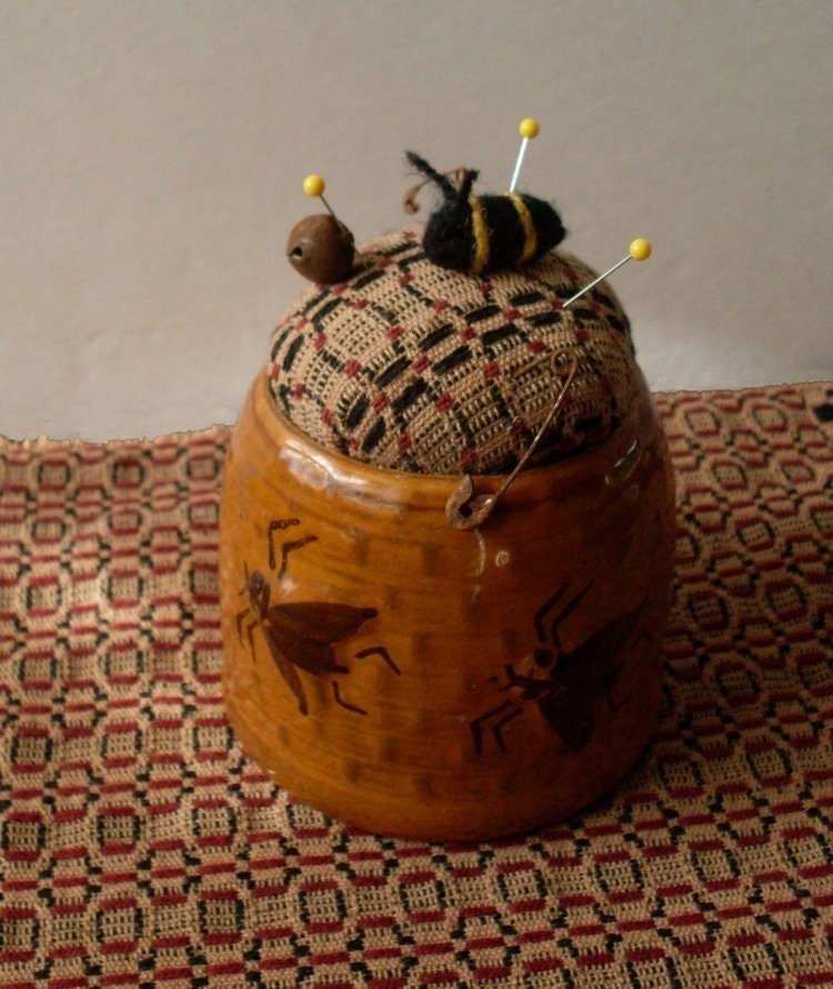 PrimiTive Folkart Honey Pot Pincushion & Needlefelted Bee BeaconHillCollectibles Pincusions