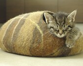 M size cat bed/cat cave/cat house/brown felted cat cave (With GIFT pad)