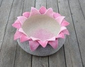 Cat bed/cat house/cat cave/ lotus felted cat bed