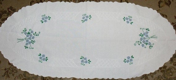 Oval embroidered tablecloths with Hungarian motifs