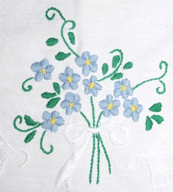 Oval embroidered tablecloths with Hungarian motifs