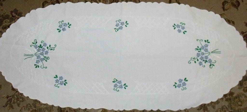 Oval embroidered tablecloths with Hungarian motifs