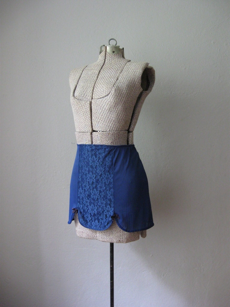Vintage 1960s Miniskirt Slip / 60s Mod Lingerie / Blue Lace Slip / S M