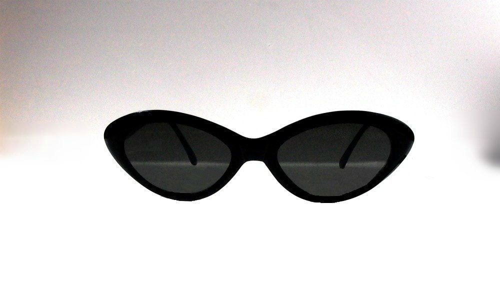 Vintage Cat Eye Sunglasses Black with Dark Gray Glass Lenses - 1980s vintage - sunnyspex