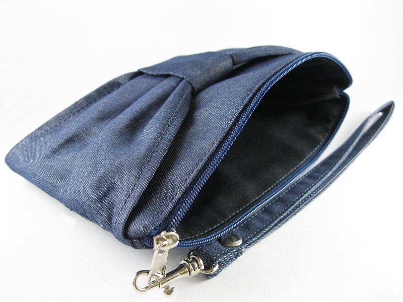 Big Bow Denim Clutch Wristlet, Phone 5 Wallet, iPhone 5 Wristlet, iPhone Wristlet, Cell Phone Wristlet, Zipper Pouch, Zipper Wristlet
