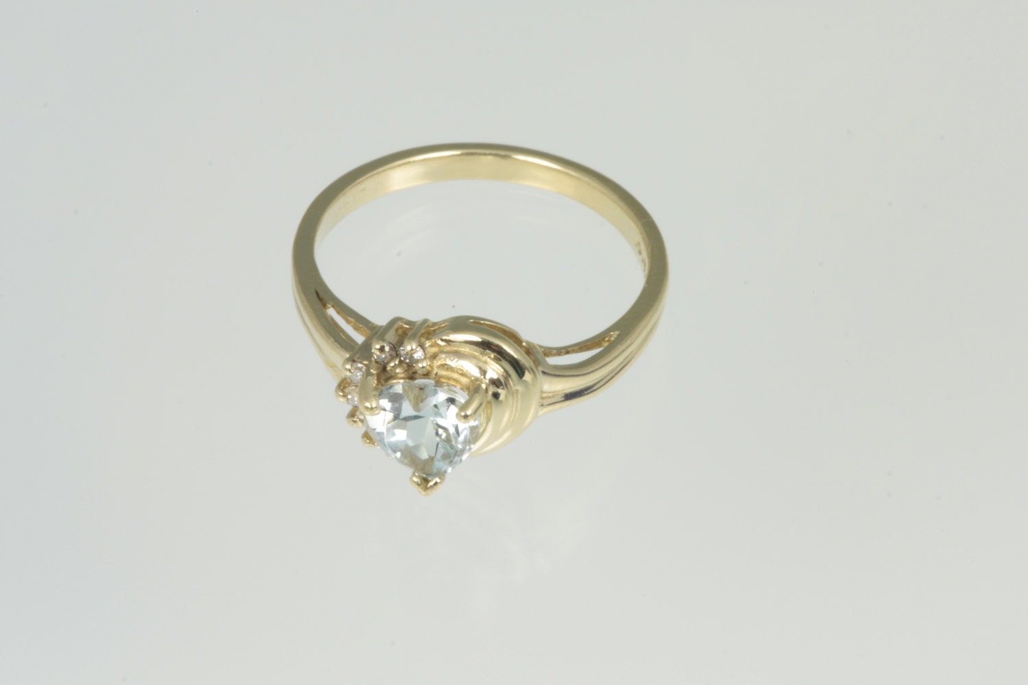 14kt Yellow Gold Aquamarine and Diamond Ring (Ring Size 7)