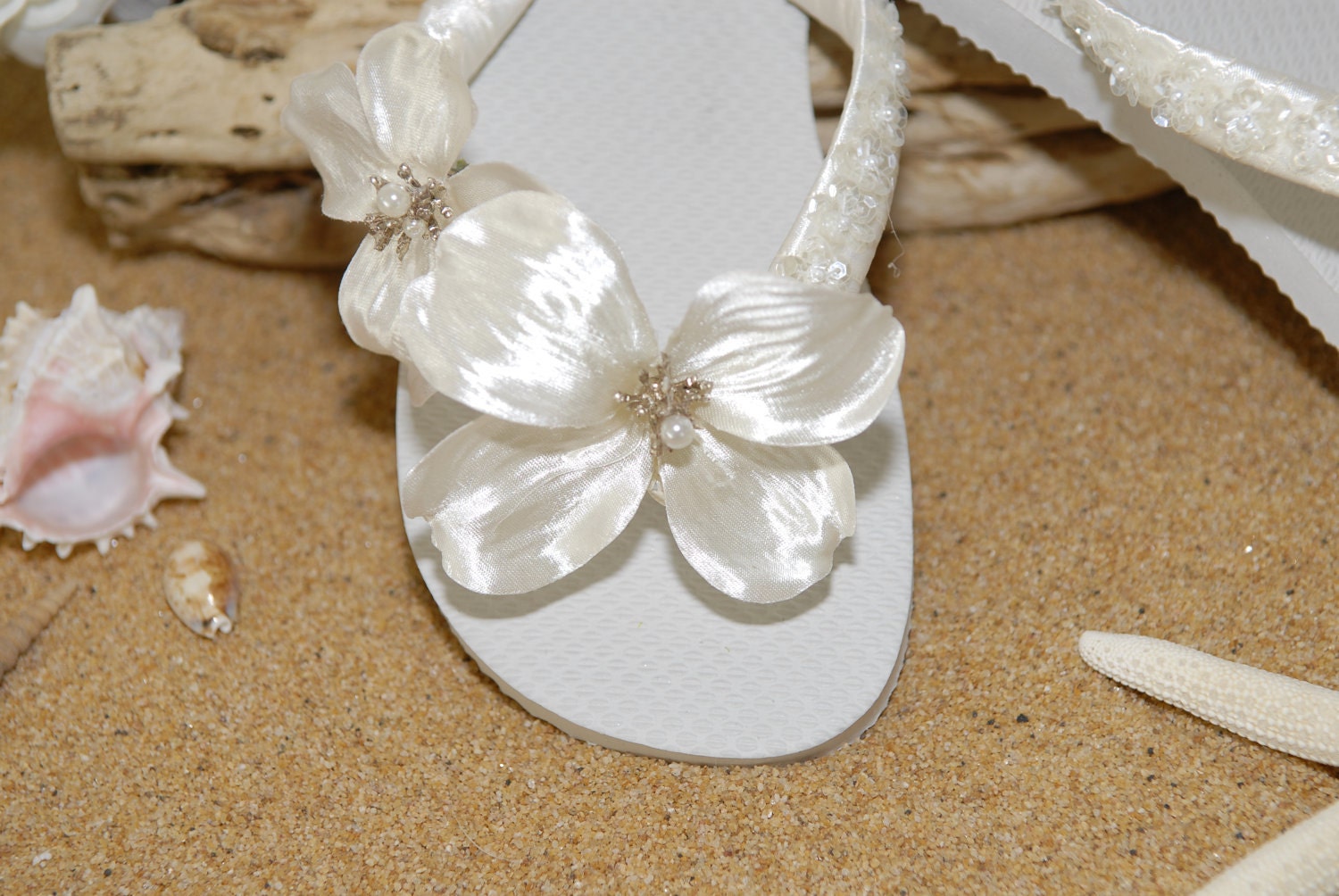 Bridal Flip Flops- Bridal Sandals- Beach Wedding- Ivory Flip Flops- Ivory Wedding-Decorated Flip Flops-Women Flip Flops - GitanaBridal