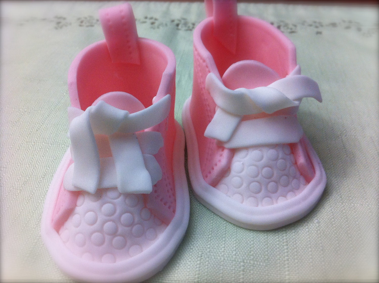 edible/fondant baby shoe cake , ready to ship
