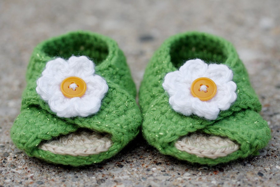 Daisy Crochet Baby Sandals // Green with Tan // 0 to 6 Months