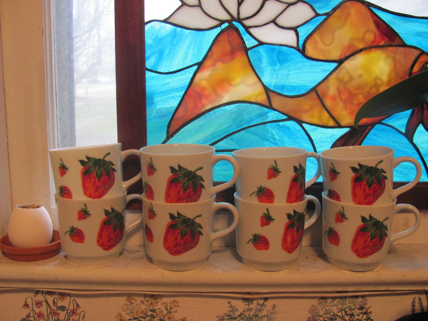 Set of 8 Georges Briard Strawberry Tea Cups Demitasse