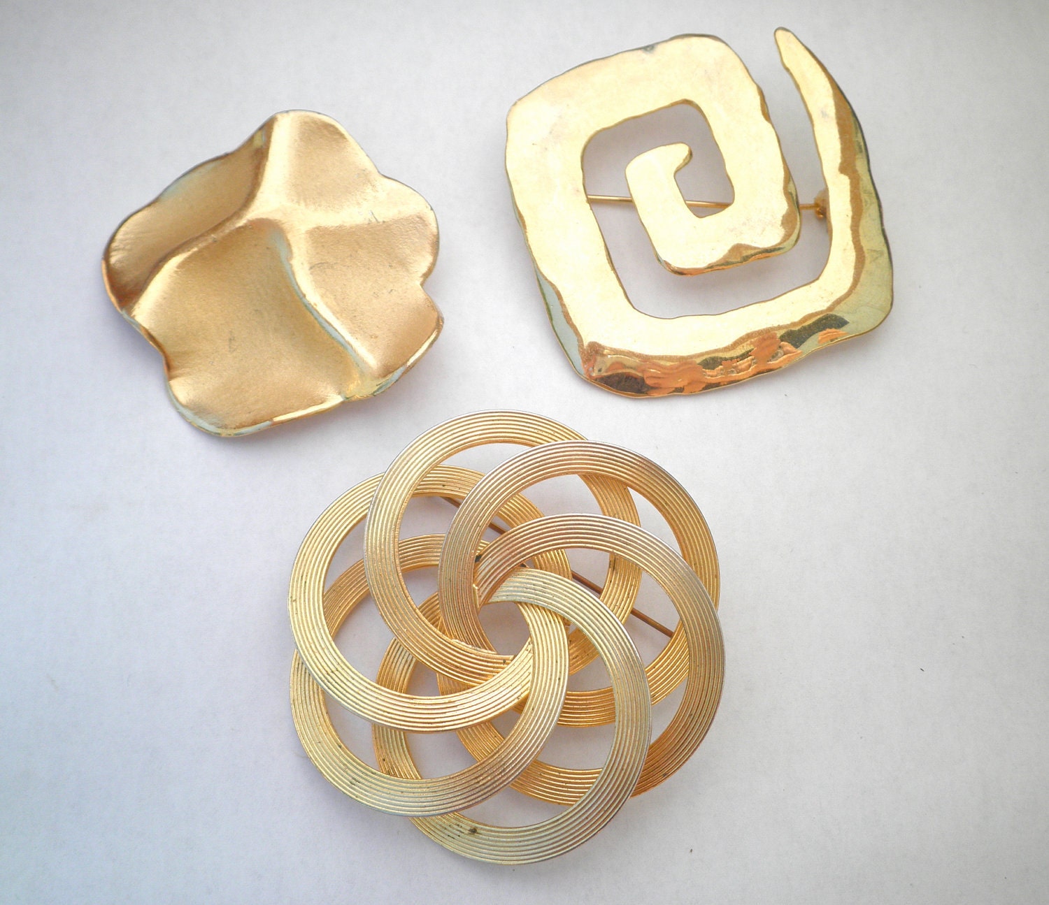 Set of 3 Large Gold Tone Vintage Brooches.