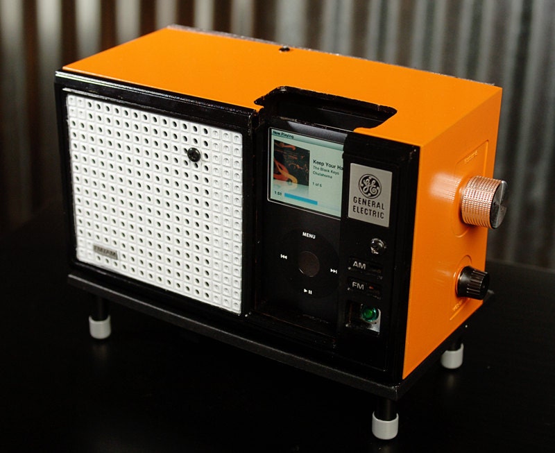 ipod iphone charging station with speakers from vintage radio