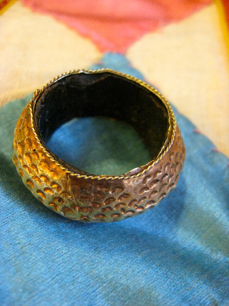 Indonesian Vintage Ring with 22k Gold Plating Over Wood - size 9.5 - unisex
