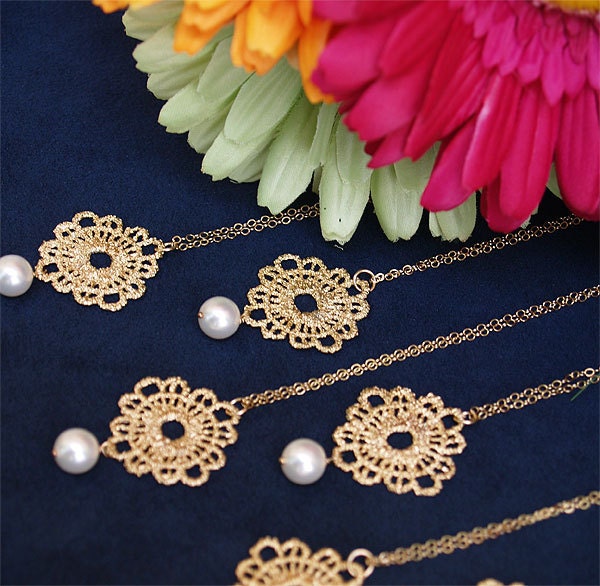 Vintage Style Lace and Pearl Bridesmaid Necklace Set - Swarovski Pearl Necklace on Gold Filled Chain - Set of 4 - Bridesmaids Set