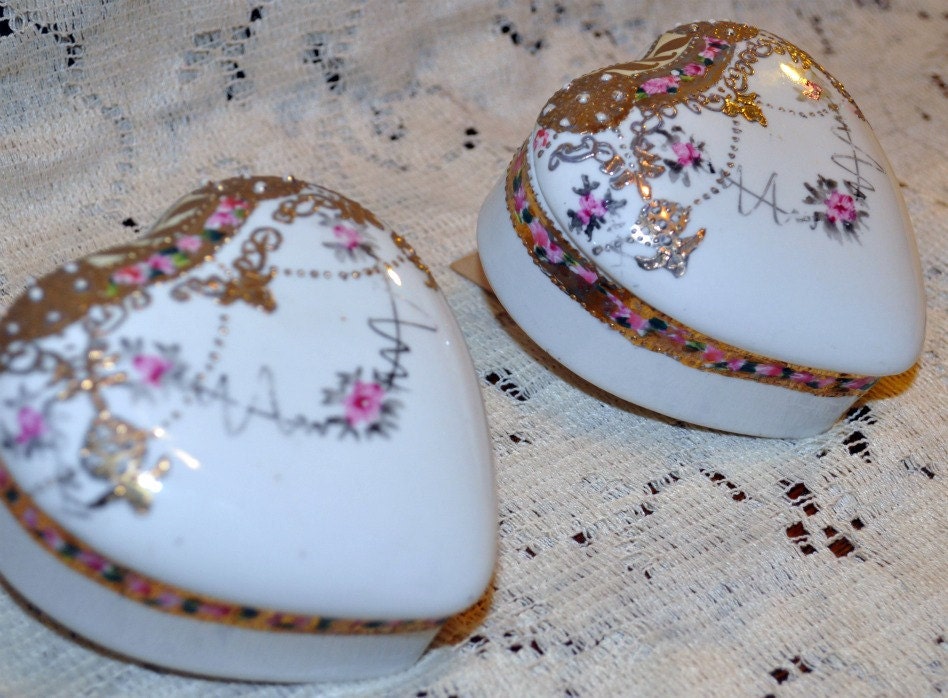 Rare Pair Antique NIPPON Heart Shaped Vanity BOXES Moriage Beading Gold Gilt & Roses