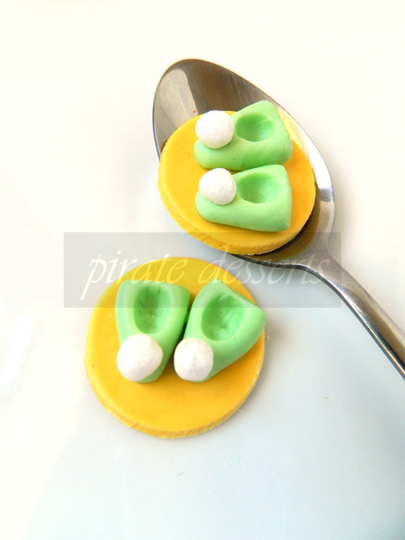 Edible Cupcake toppers TINKER BELL Fairy Slippers -  Fondant Peter Pan neverland theme cake decorations Tinker Bell Cupcake (3 pieces)