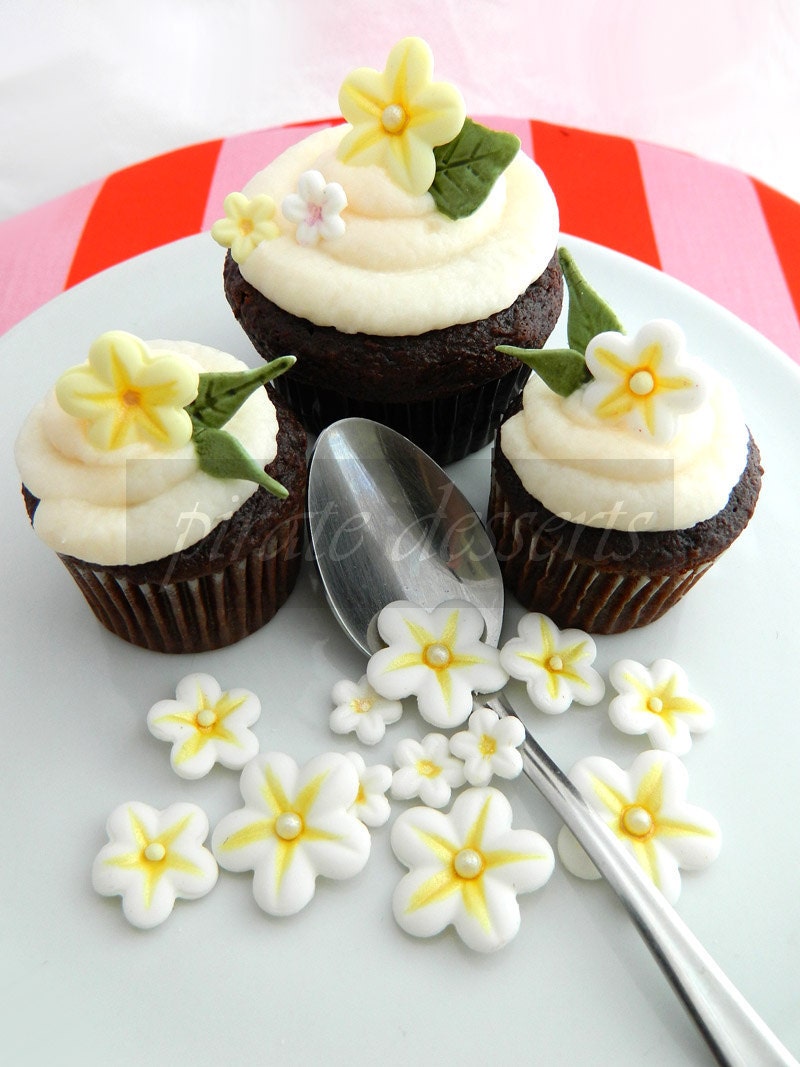 Canary Yellow and White Sugar Flowers ASSORTED sized Fondant Blossoms - Edible cake decorations Spring Cupcake(Yellow) (24 assorted pieces)
