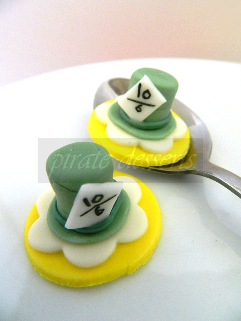 Edible Alice in Wonderland Cupcake toppers Un Birthday Party Set - Wonderland Characters Fondant cupcake decorations WONDERLAND (12 pieces)