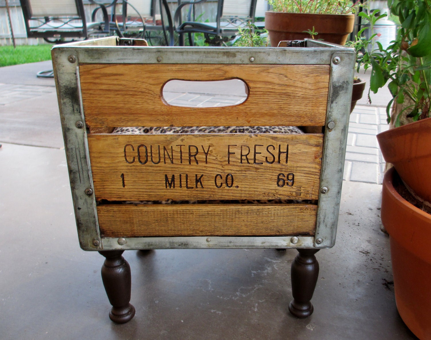 Dog Bed Cat Bed Pet Bed Wooden1969 Milk Crate Recycled Upcycled Antique