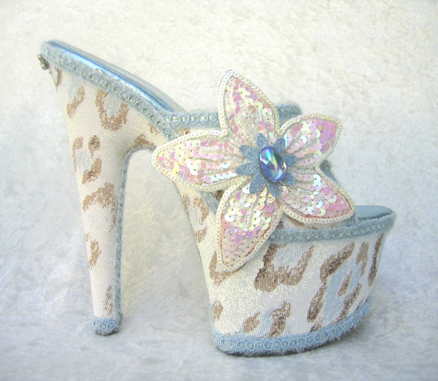 White & Light Blue "Hawaiian" Print Platform Shoe With Big Sequin Flower - noelleborelli