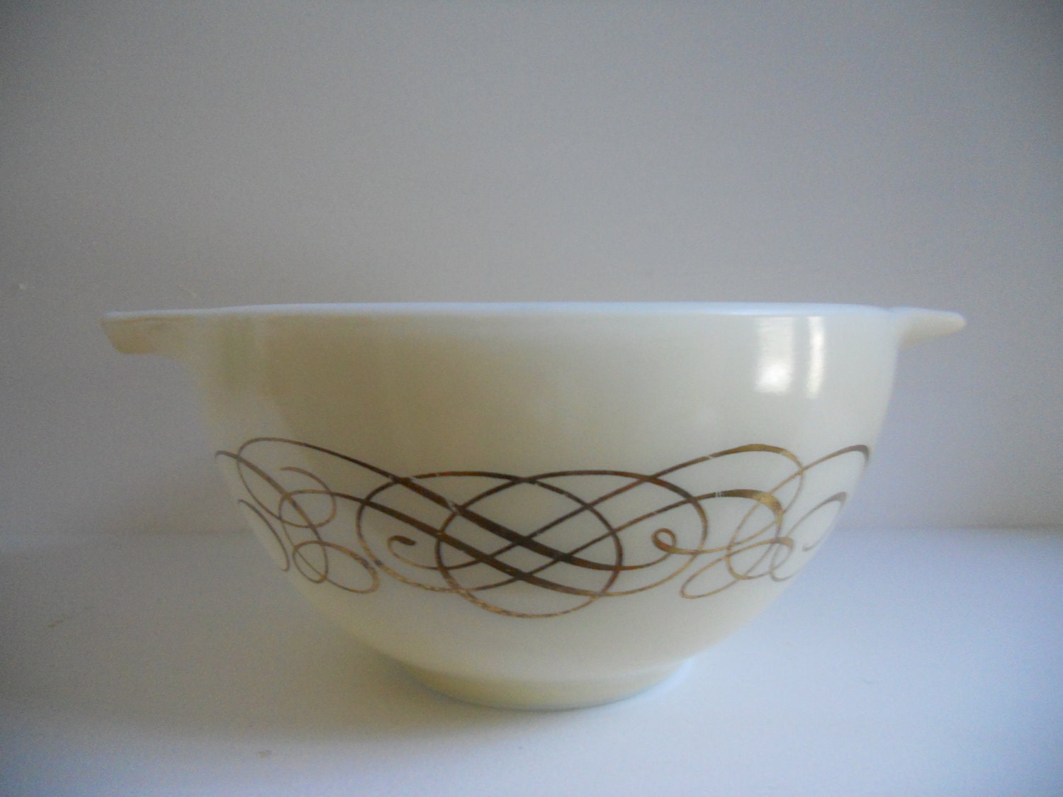 Vintage Pyrex 441 Small Cinderella Bowl - Golden Scroll Promotional Pattern
