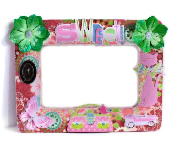 Girl Photo Frame - 3D Custom Designed Keepsake Picture Frames - Gifts for Cat Lovers (Pink / Green)