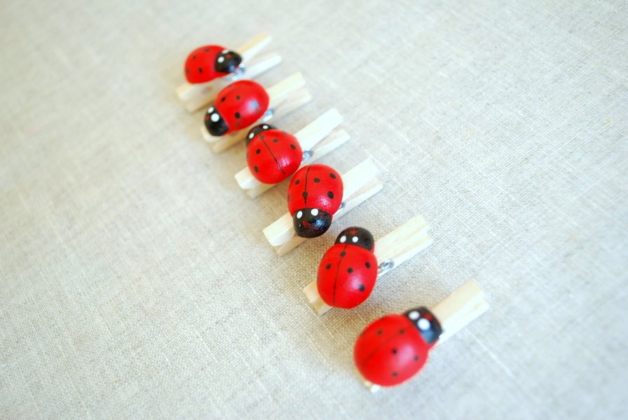 Cute ladybugs-Mini clothespins-Wood-Wedding,birthday,gift,decoration,skrapbook-Set of six (6)