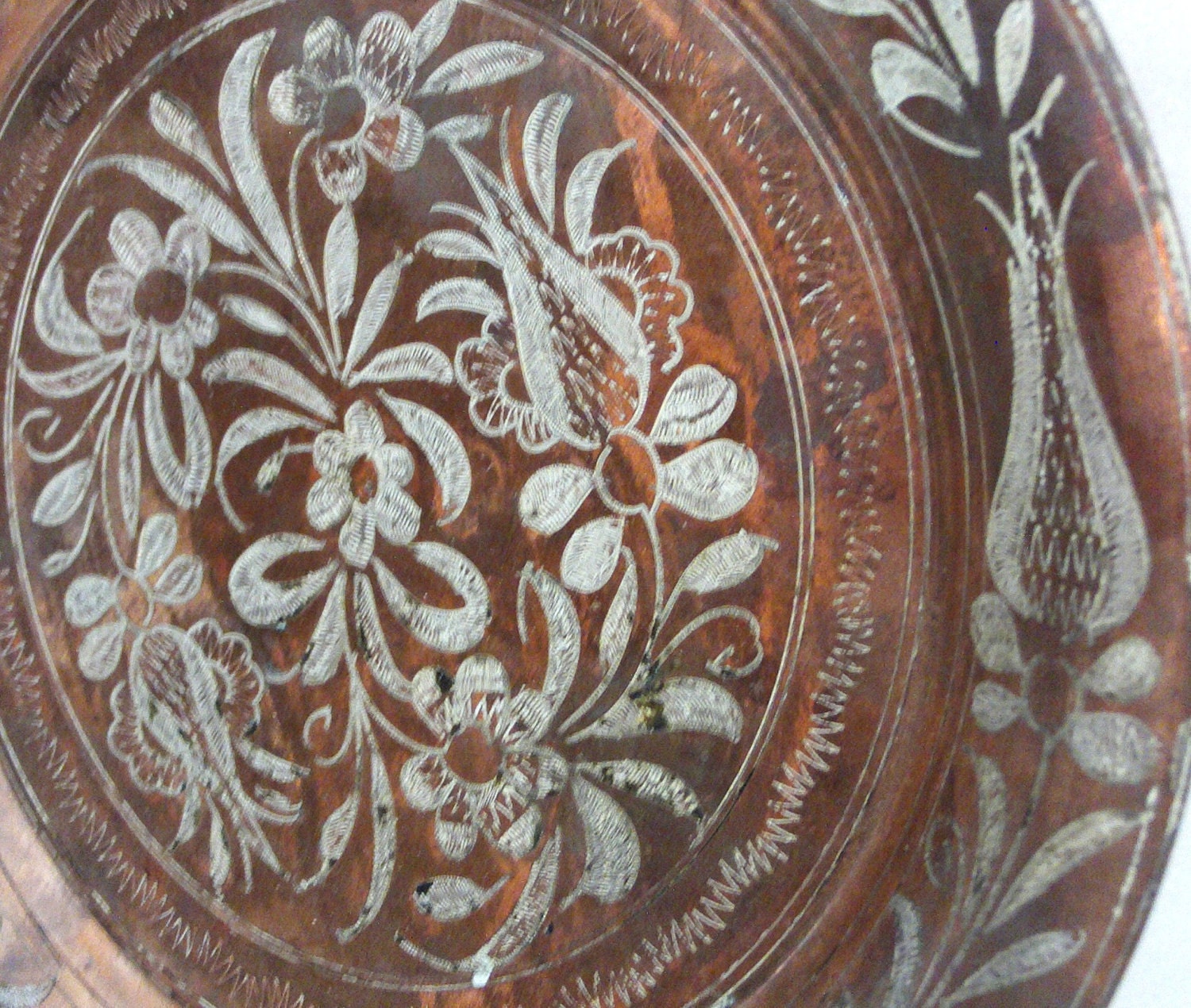 Copper WALL HANGING PLATE 9'' - Etched floral pattern tulips daisy flowers etching - Vintage home decor metal Middle Eastern art and crafts