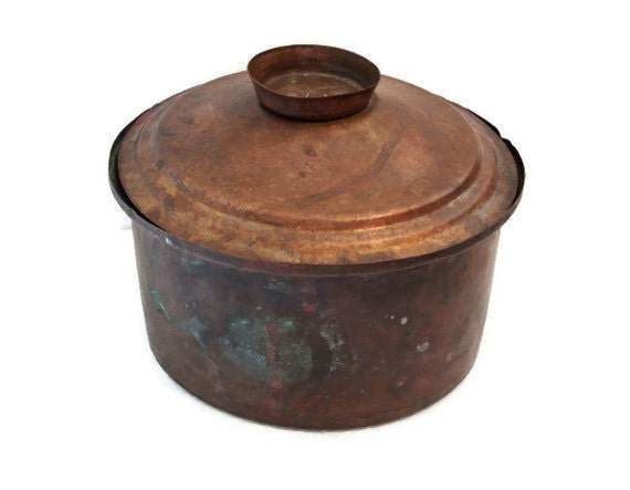 Old hammered COPPER COMPOTE serving POT with lid & brass handles - Vintage handmade metal dish - Boiler pan cookware skillet bowl